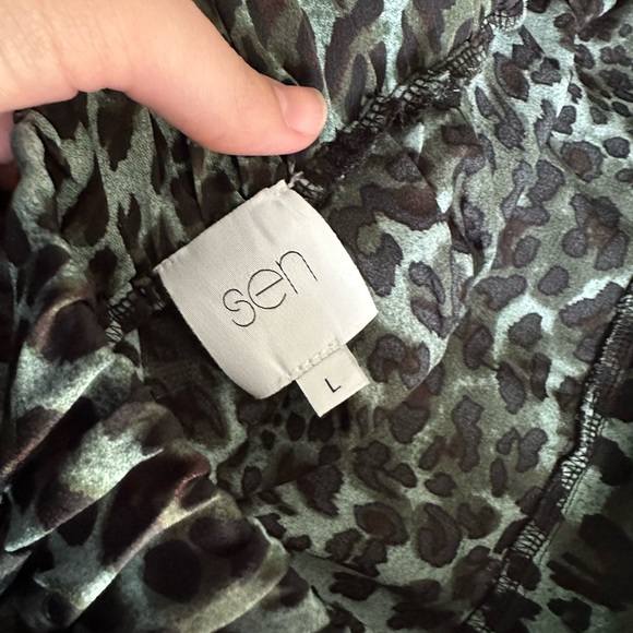 Sen Green Asymmetrical Hem Skirt - Picture 3 of 3